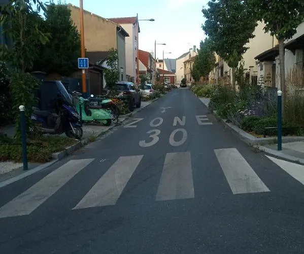 Independent Studuo Close To Paris * Pantin